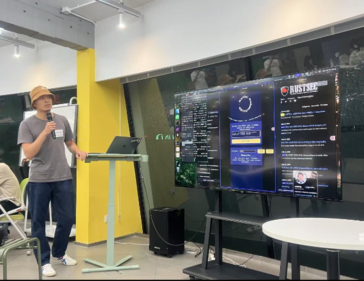 Presenting the cryptography project at the AIHackerHouse one-day hackathon in Shanghai (Caohejing)